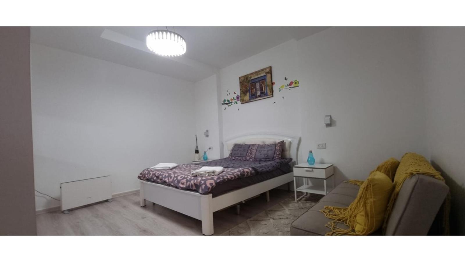 Garden Apartments. Mas'ada Rom bilde