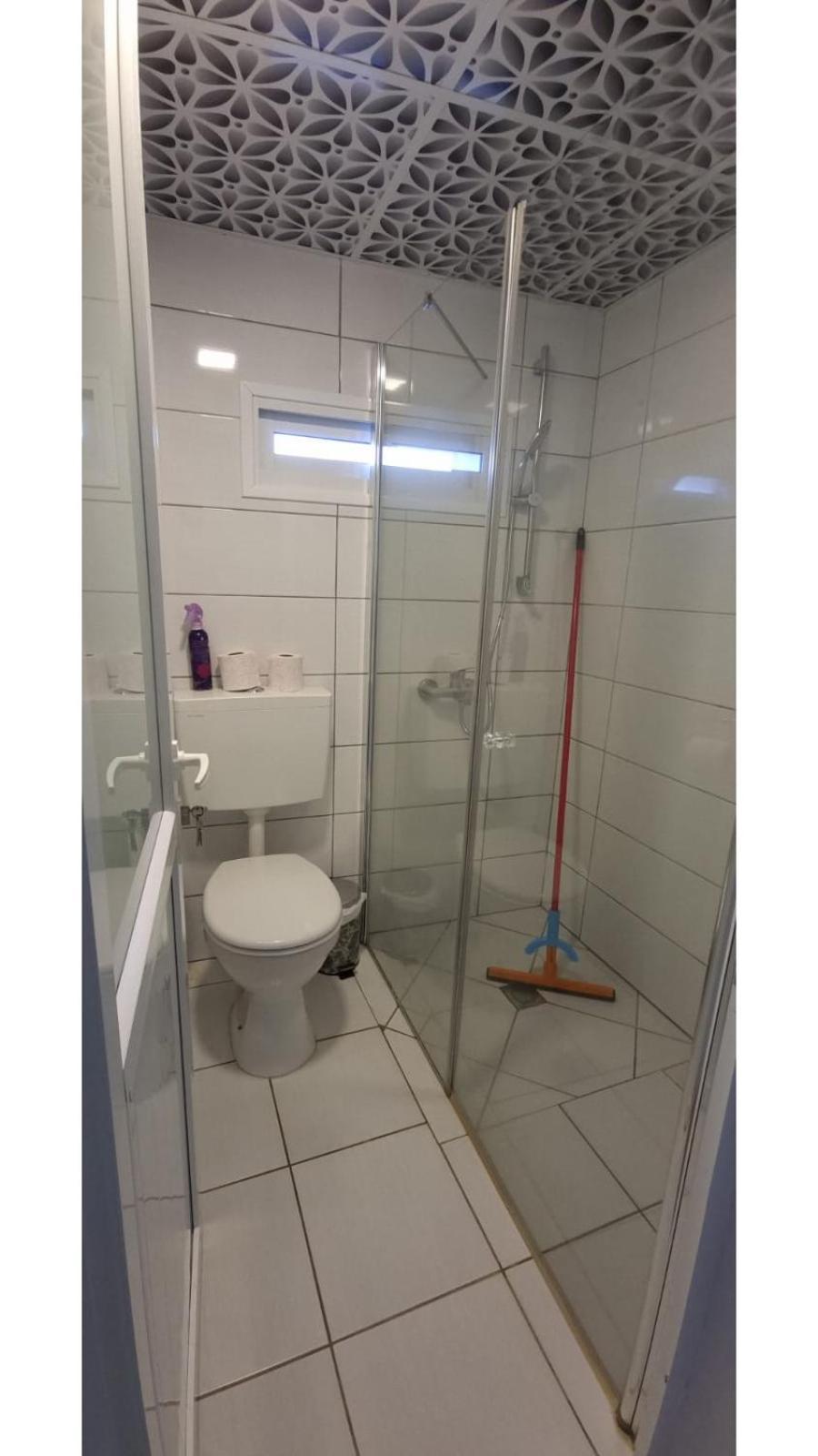 Garden Apartments. Mas'ada Rom bilde